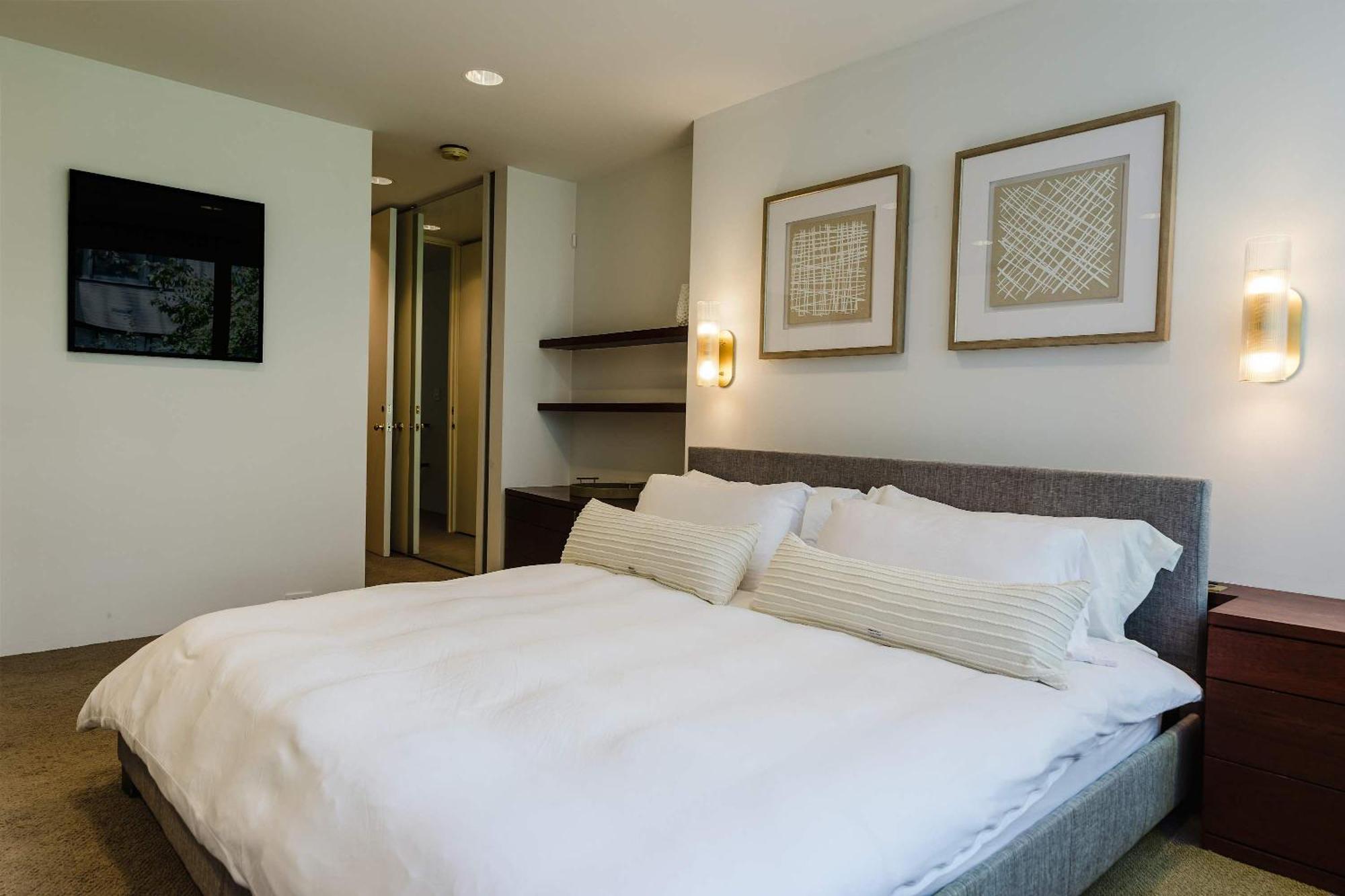 Private Beautiful Townhome W Zen Garden Ferienhaus