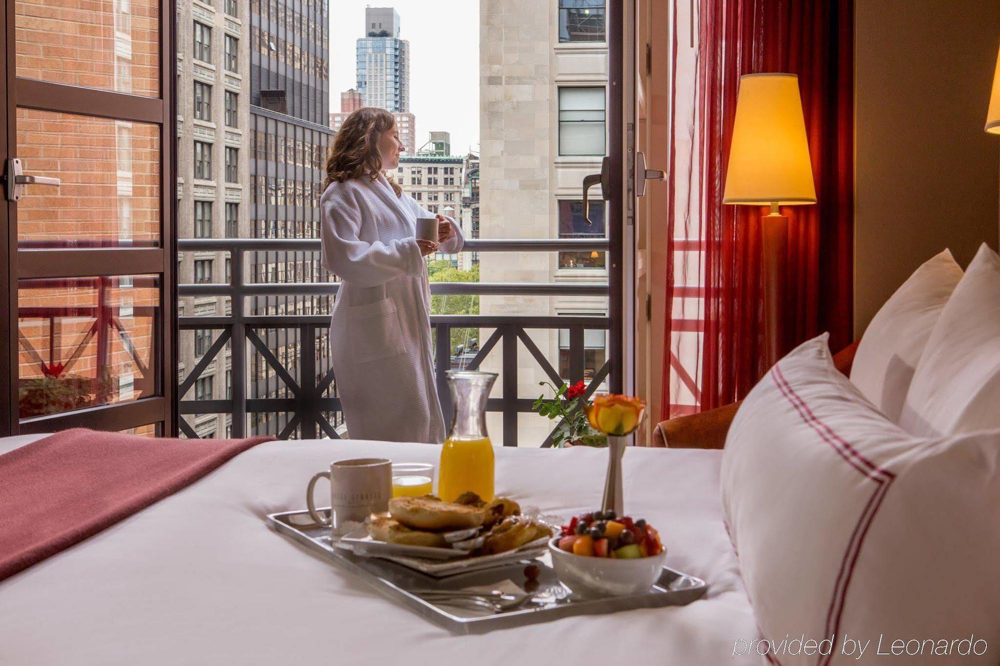 Giraffe By Library Collection 4* New York City