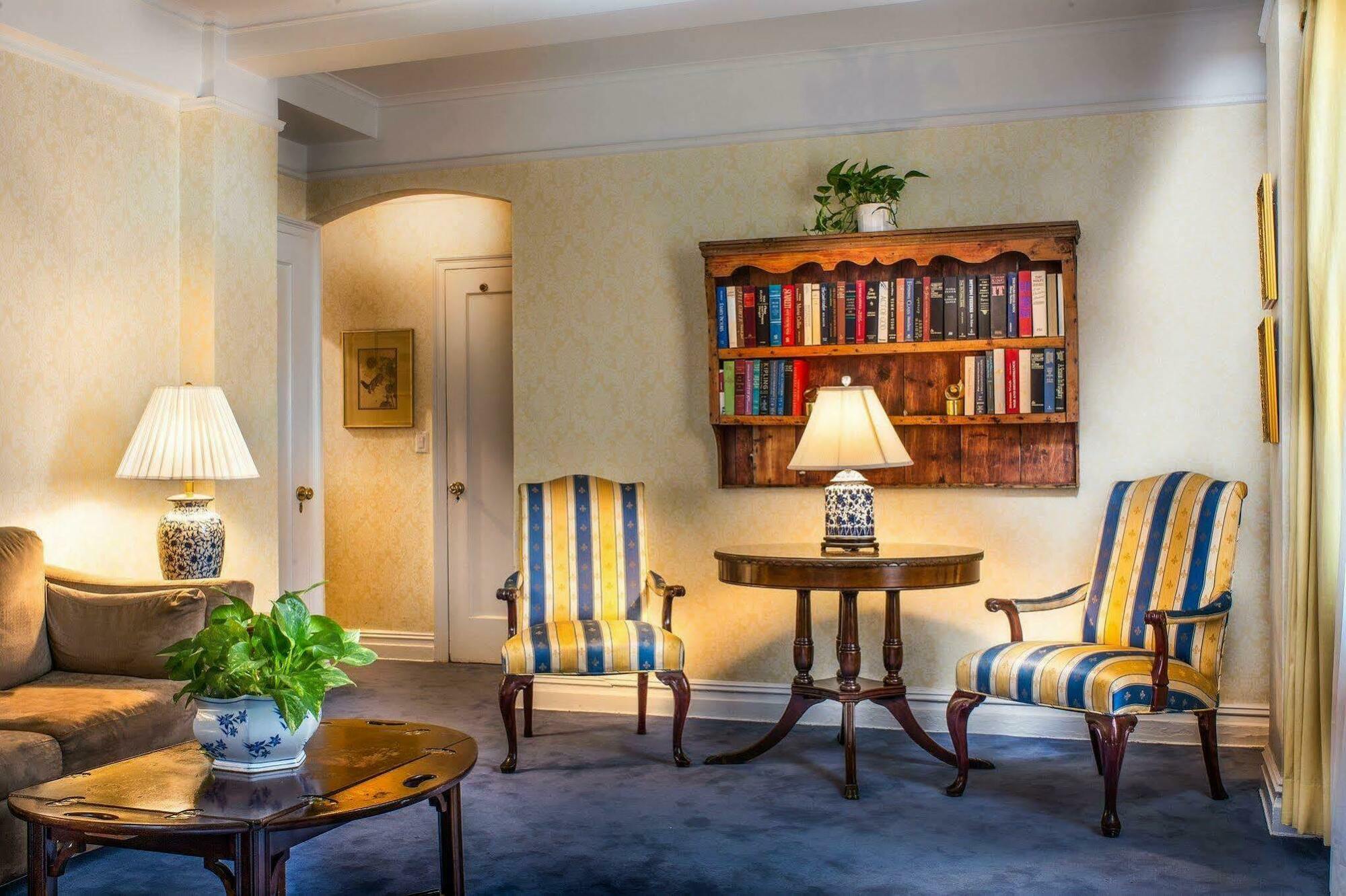 Roger Smith 3* New York City