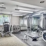 Ues Studio W Elevator Doorman Nr Central Park Nyc-1039