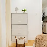 1288-4Rn Newly Furnished Prime Ues 2Br