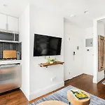 69-3A Modern Holiday Getaway 1Br Prime Lower East Side Brand New