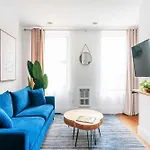 69-3A Modern Holiday Getaway 1Br Prime Lower East Side Brand New