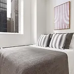 Marvelous Apartment In Midtown Manhattan