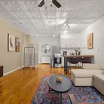 Vibrant Nyc Loft - Open Space For 6 Guests