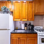 Charming 2 Bd Unit In Central Manhattan