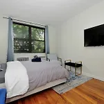 Charming Ues Studio Walk To Subway Central Park