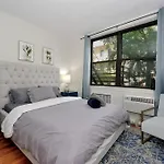 Charming Ues Studio Walk To Subway Central Park