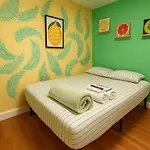 Lemon Vibes Queen Size Room
