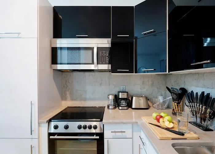 403-2E Newly Renovated Studio Ues