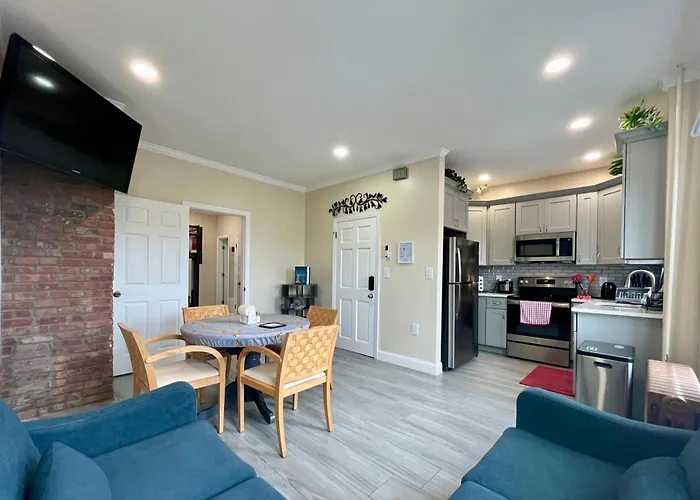 New York City Apartment Near Free Ferry Boat!