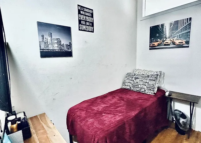 Super Cozy Room For Single Person Who Cares About Location