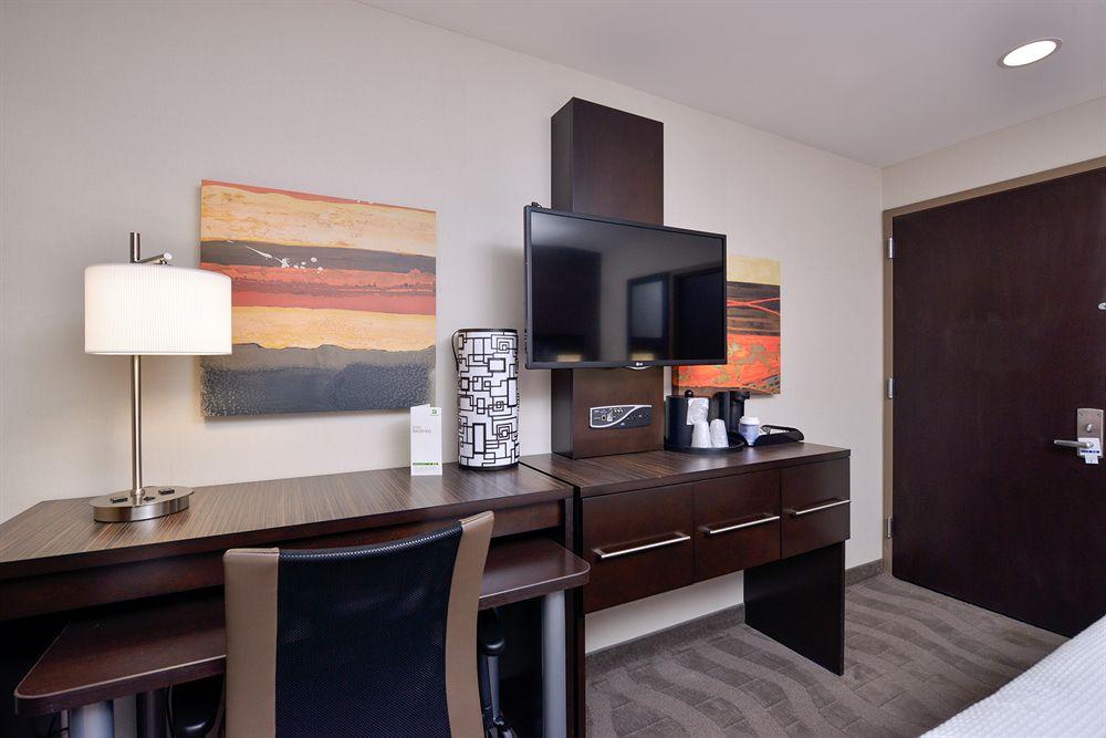 Fairfield & By Marriott Staten Island Hotel New York