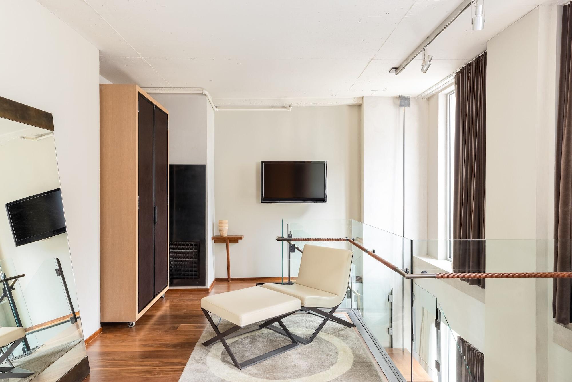 Sonder Chambers