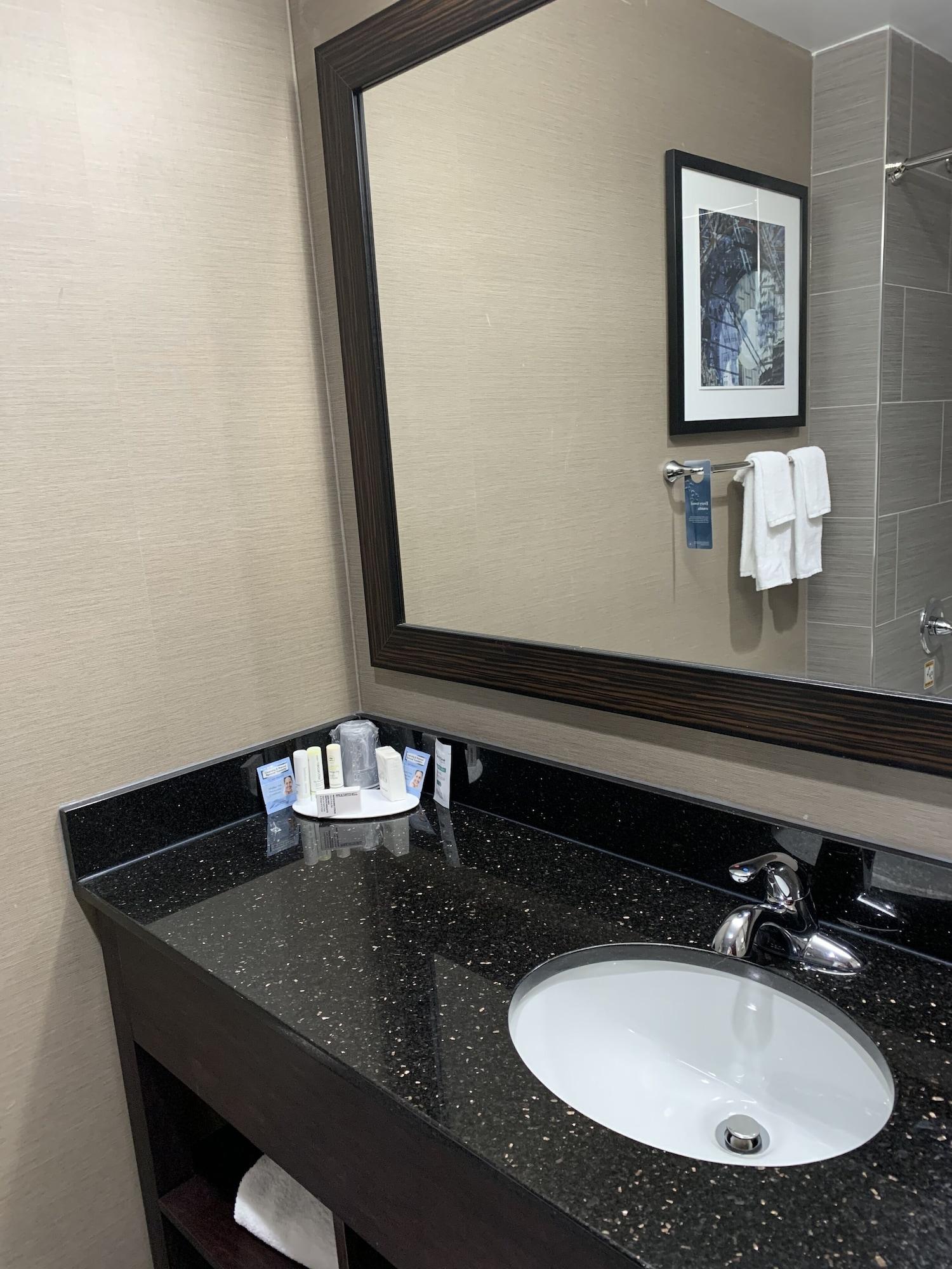 Fairfield & By Marriott Staten Island Hotel