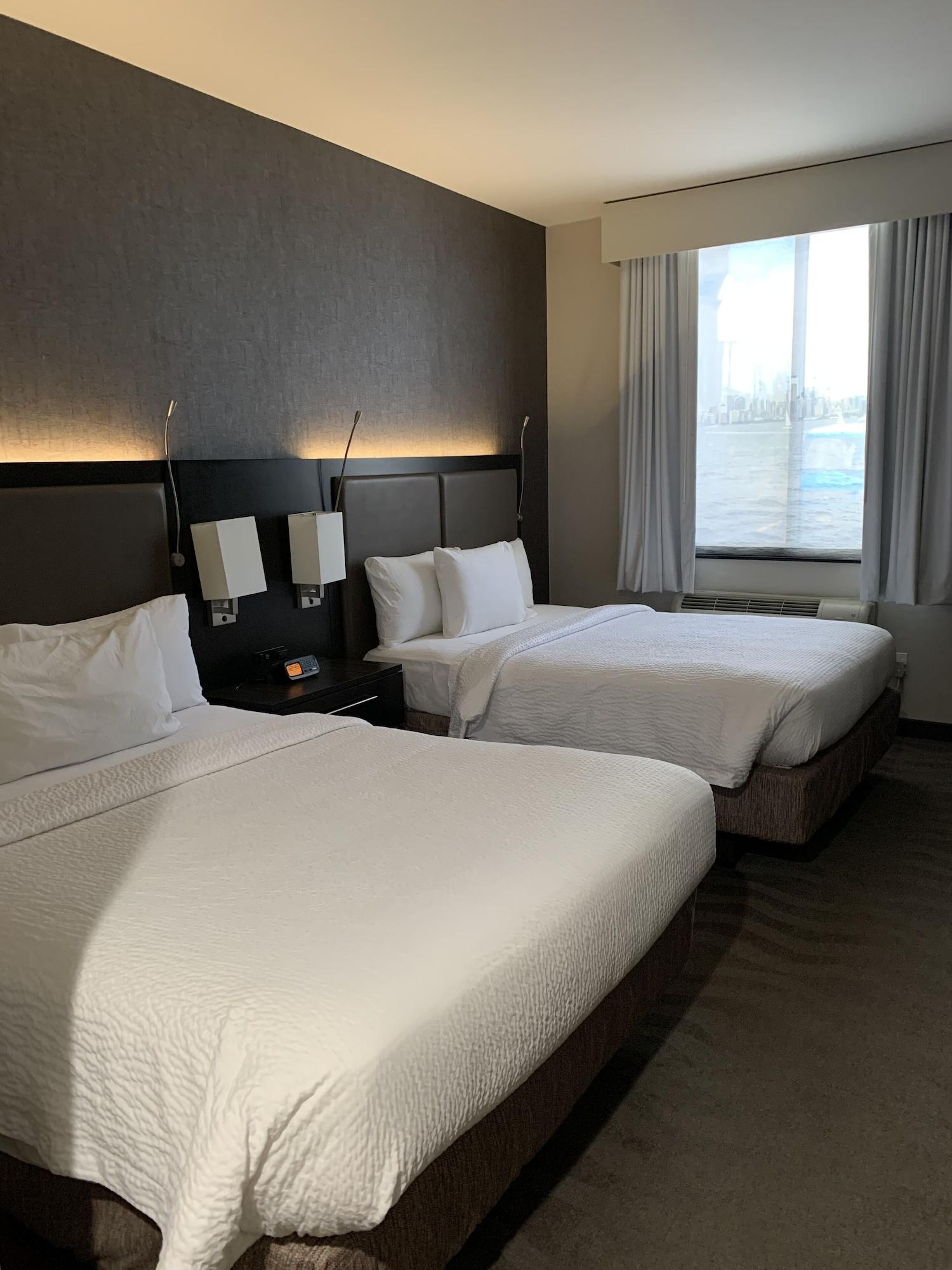 Fairfield & By Marriott Staten Island Hotel