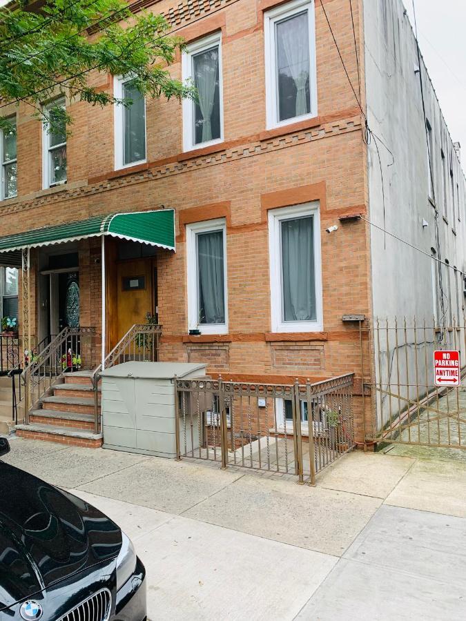Urban Jungle Oasis In Queens! Privatunterkunft
