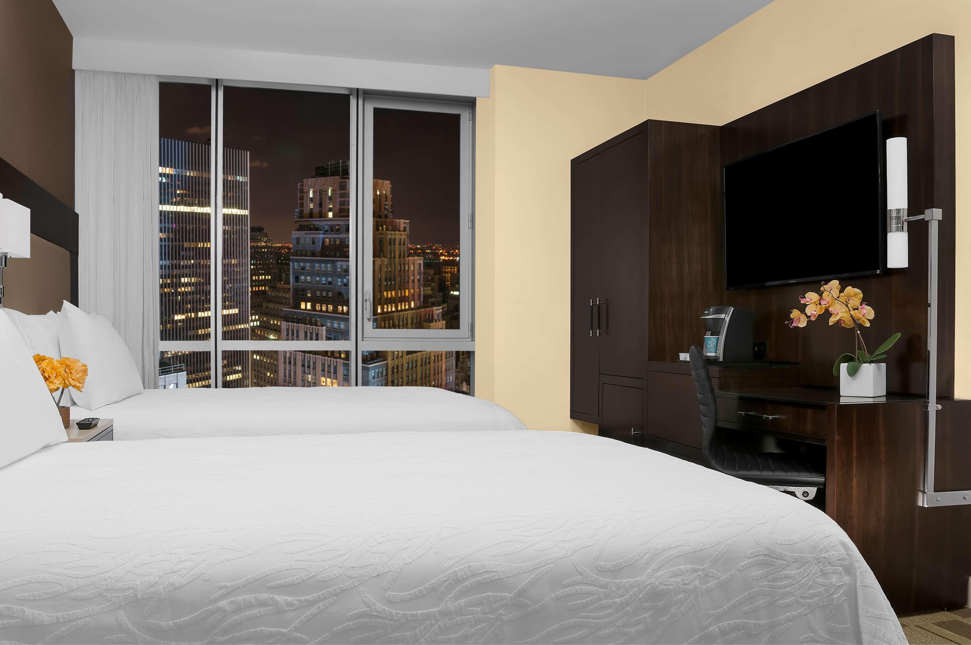 Hilton Garden Times Square 3*