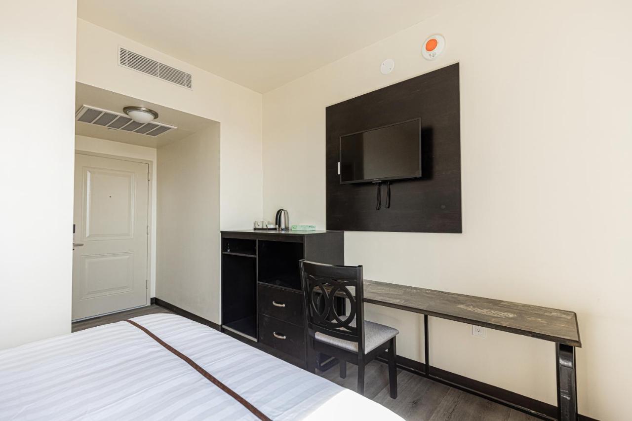Steinway Hotel 3*