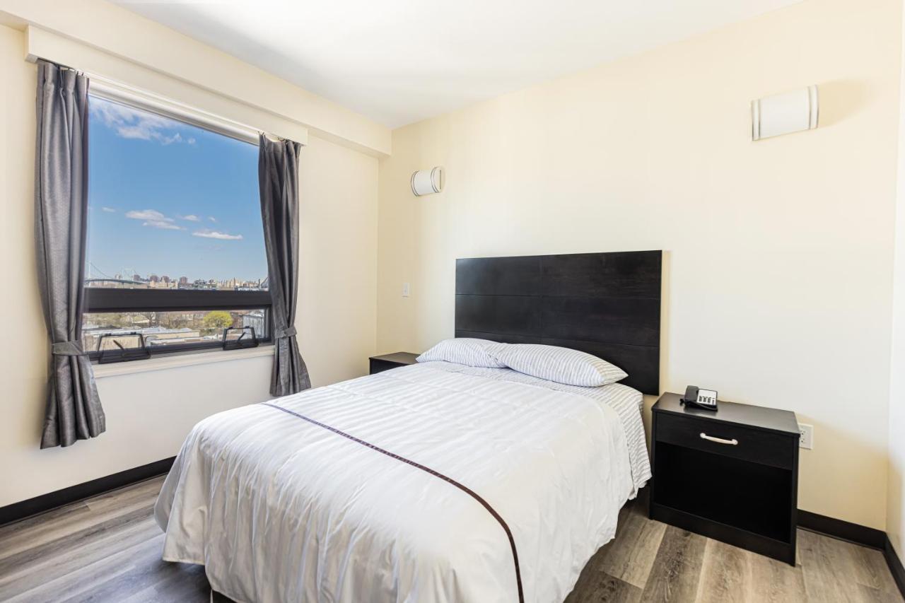 Steinway Hotel 3*