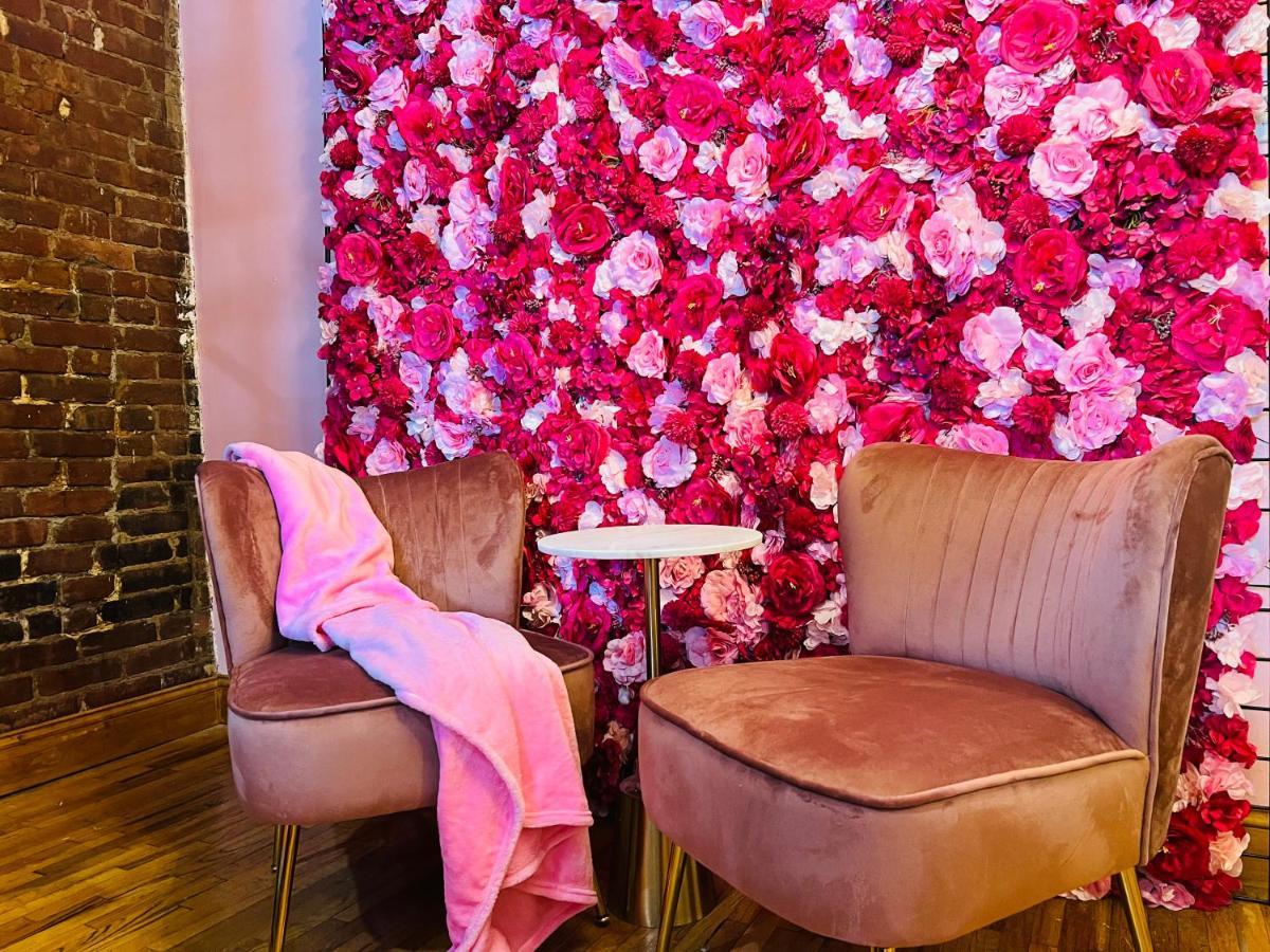 Apartment Pink Paradise Pavilion: Nyc Most Insta-worthy Spot