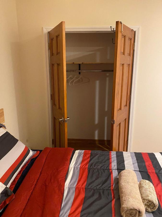 Mill Basin Cozy Habitación en casa particular