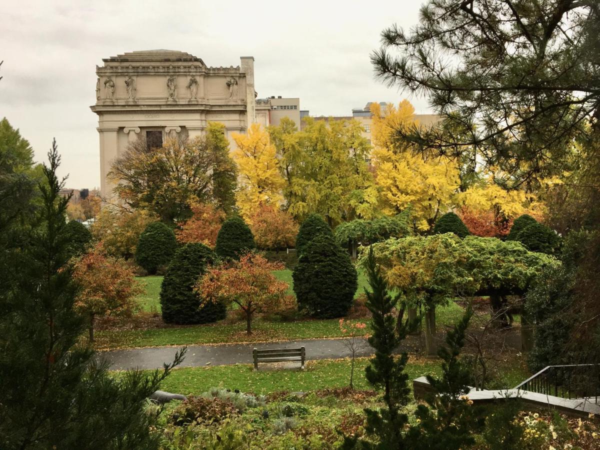 Close To All! 2-room In A 1-family Townhouse Appartement New York