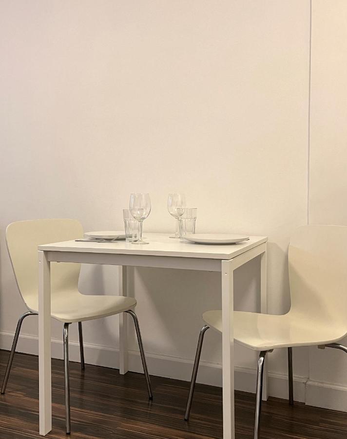 Close To All! 2-room In A 1-family Townhouse Appartement New York