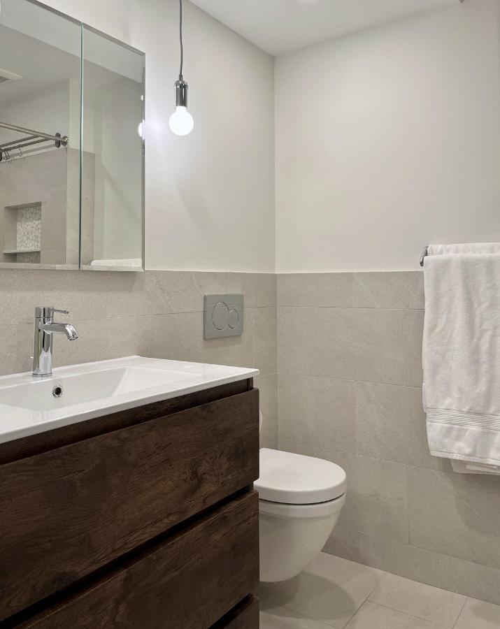 Close To All! 2-room In A 1-family Townhouse Appartement New York