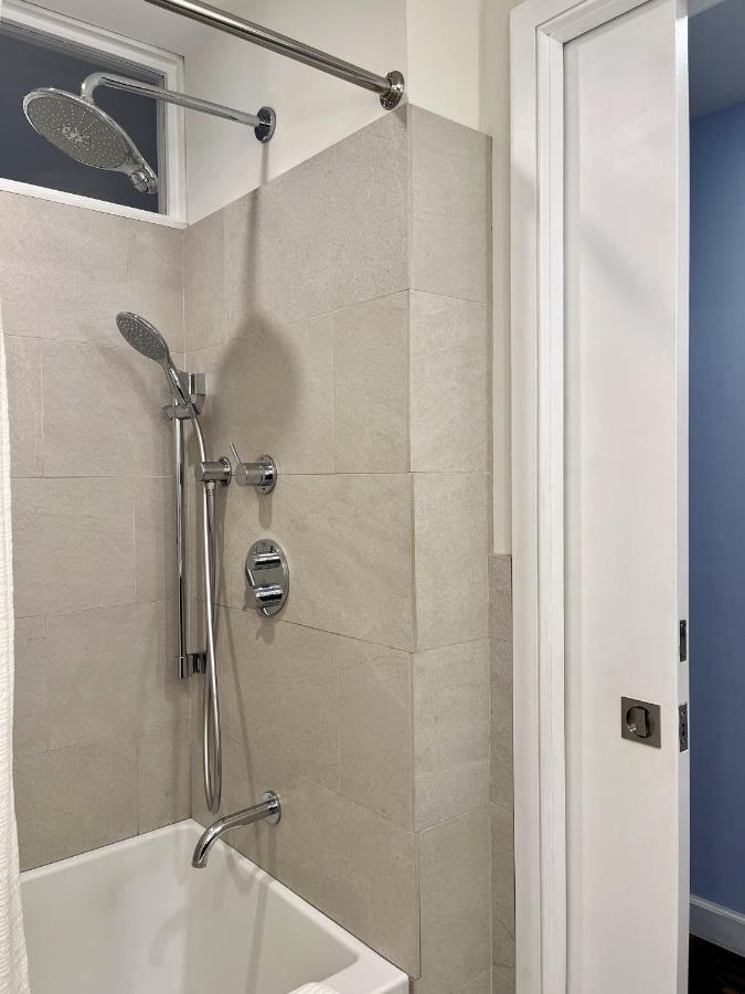 Close To All! 2-room In A 1-family Townhouse Appartement New York