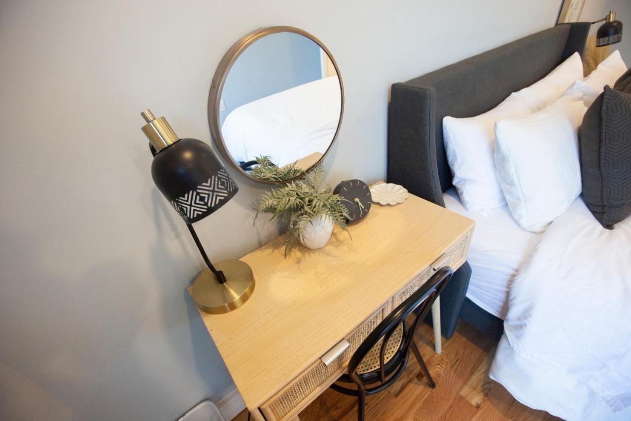 Apartamento Alafia- Cozy Jfk Area - Is A Hosted Meaning The Host Live On Site