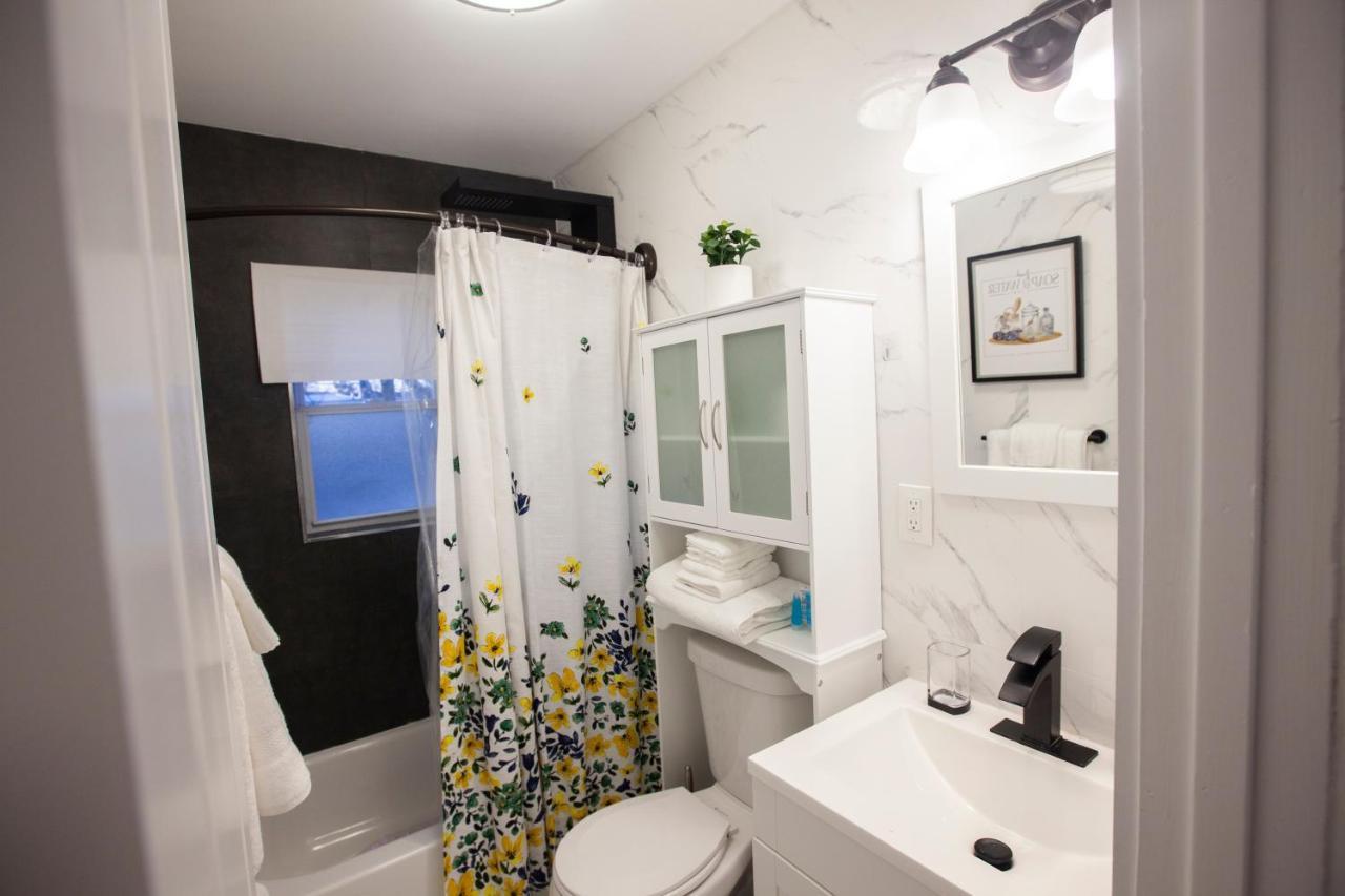 Apartamento Alafia- Cozy Jfk Area - Is A Hosted Meaning The Host Live On Site *