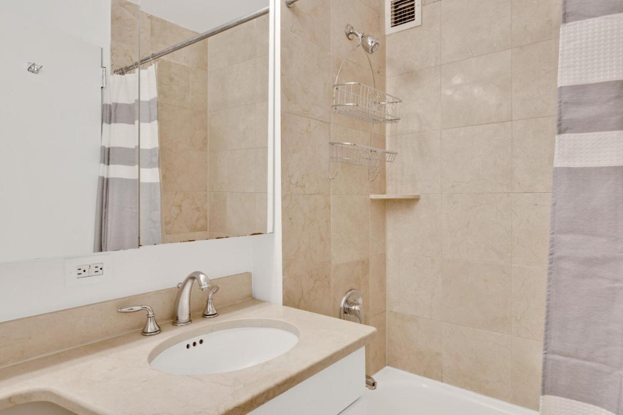 Uws 1br W Gym Doorman Nr Julliard Nyc-835