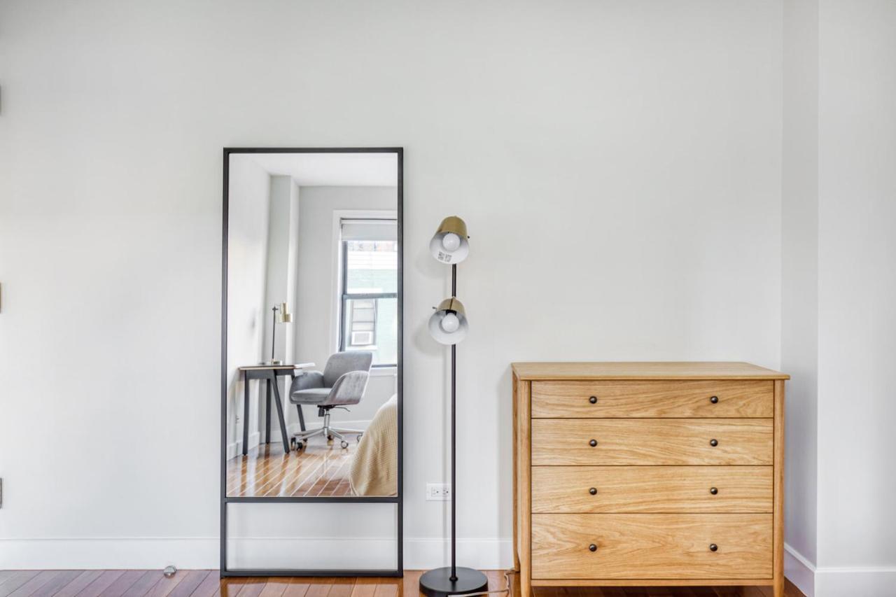 Midtown E 2br W Doorman 2 Blocks To River Nyc-700 *