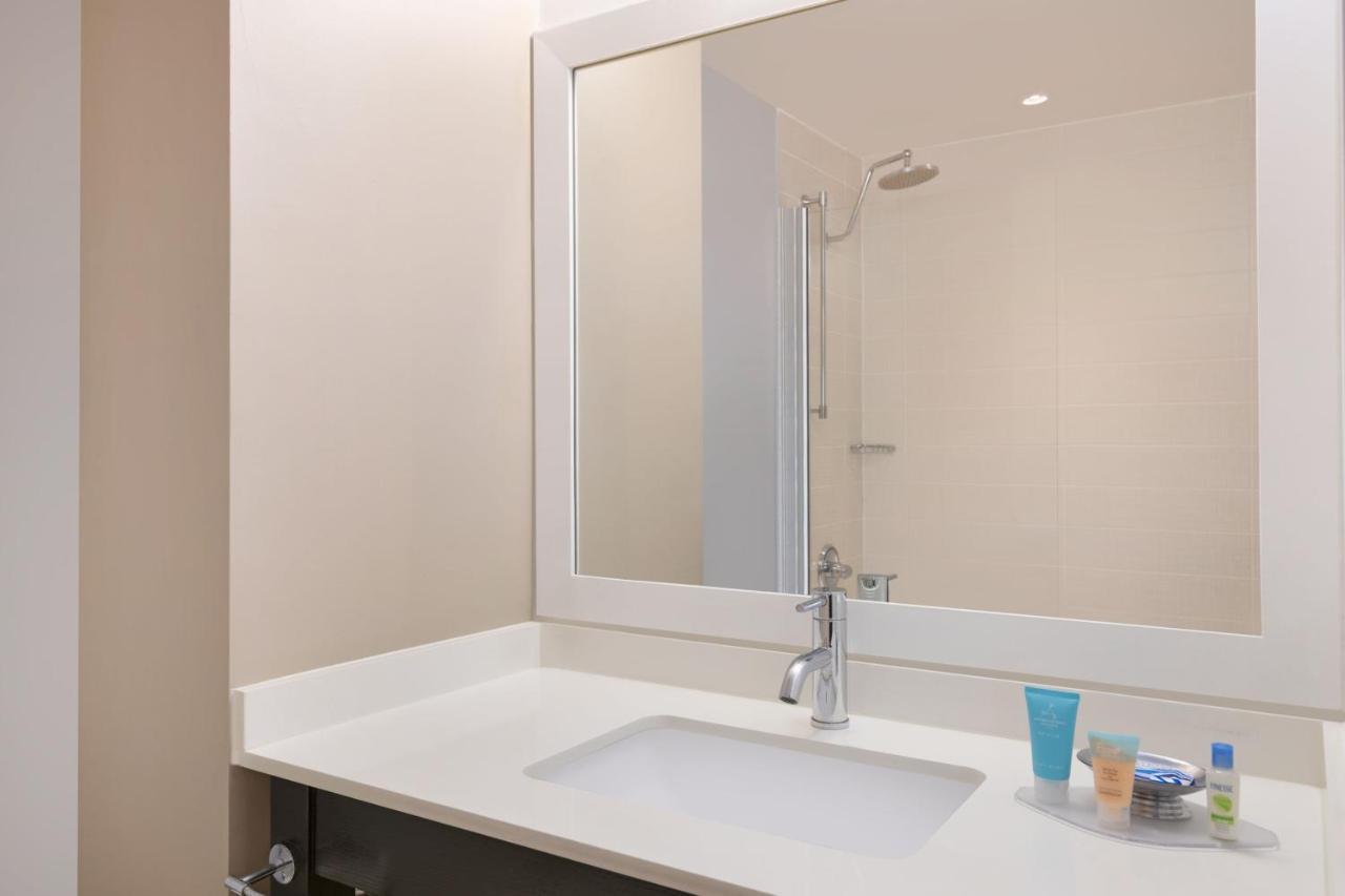 Courtyard By Marriott Jfk Airport New York City