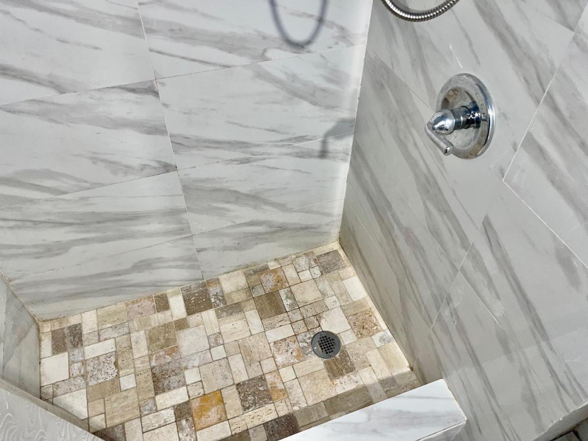Lga Airport Near, Walk In Bsmt In A Private House! *