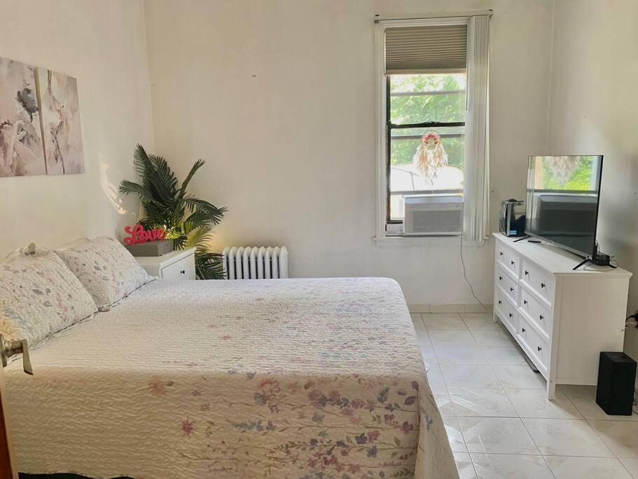 Cozy Private Apt 10 Min From Manhattan Subway! New York
