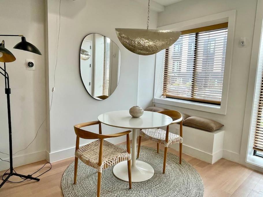 Minimalist Brooklyn Gem To Yourself * New York