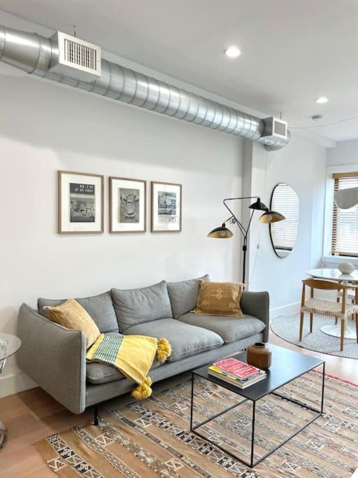 Minimalist Brooklyn Gem To Yourself * New York