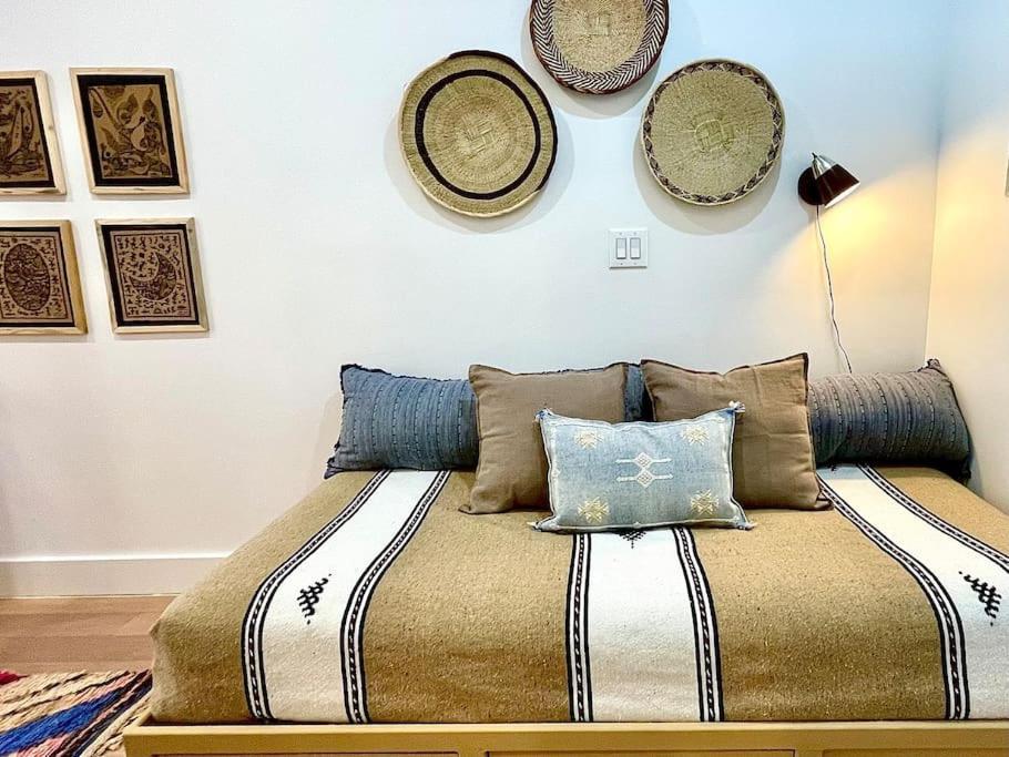 Minimalist Brooklyn Gem To Yourself * New York
