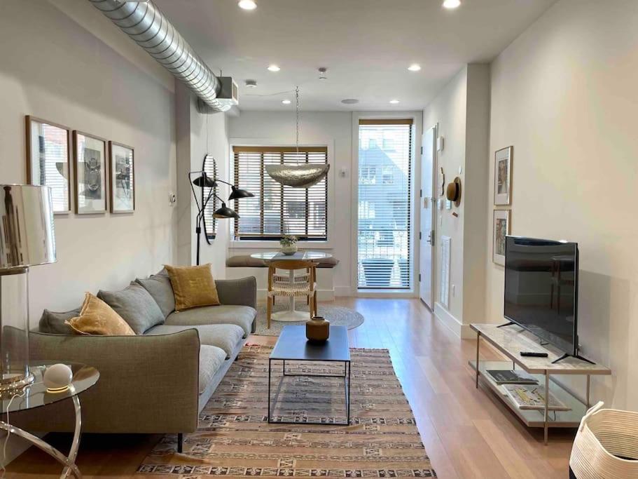 Minimalist Brooklyn Gem To Yourself New York