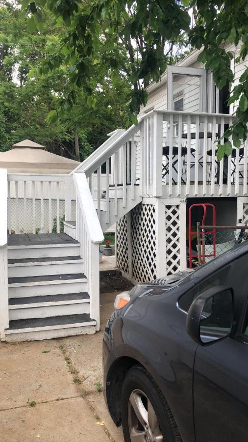 Cozzy With Private Entrance And Drive Way Séjour chez l'habitant