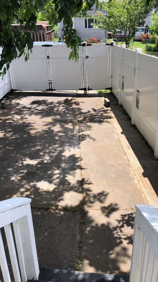 Séjour chez l'habitant Cozzy With Private Entrance And Drive Way
