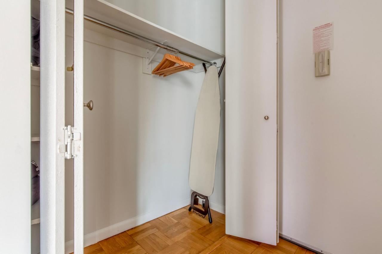 Midtown 1br W Elevator Gym Nr Times Square Nyc-1350 Apartamento Nueva York
