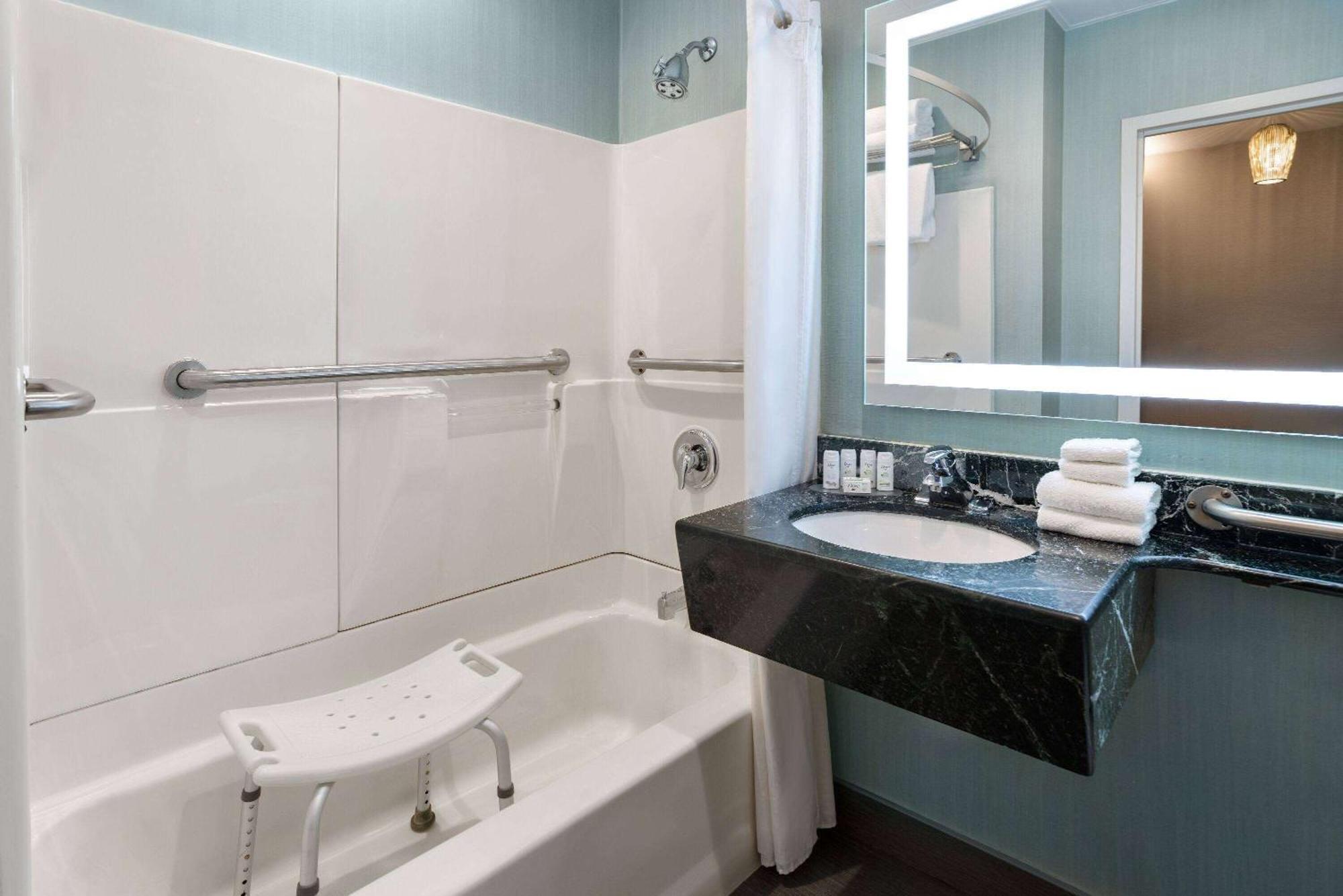 Ramada By Wyndham Bronx New York