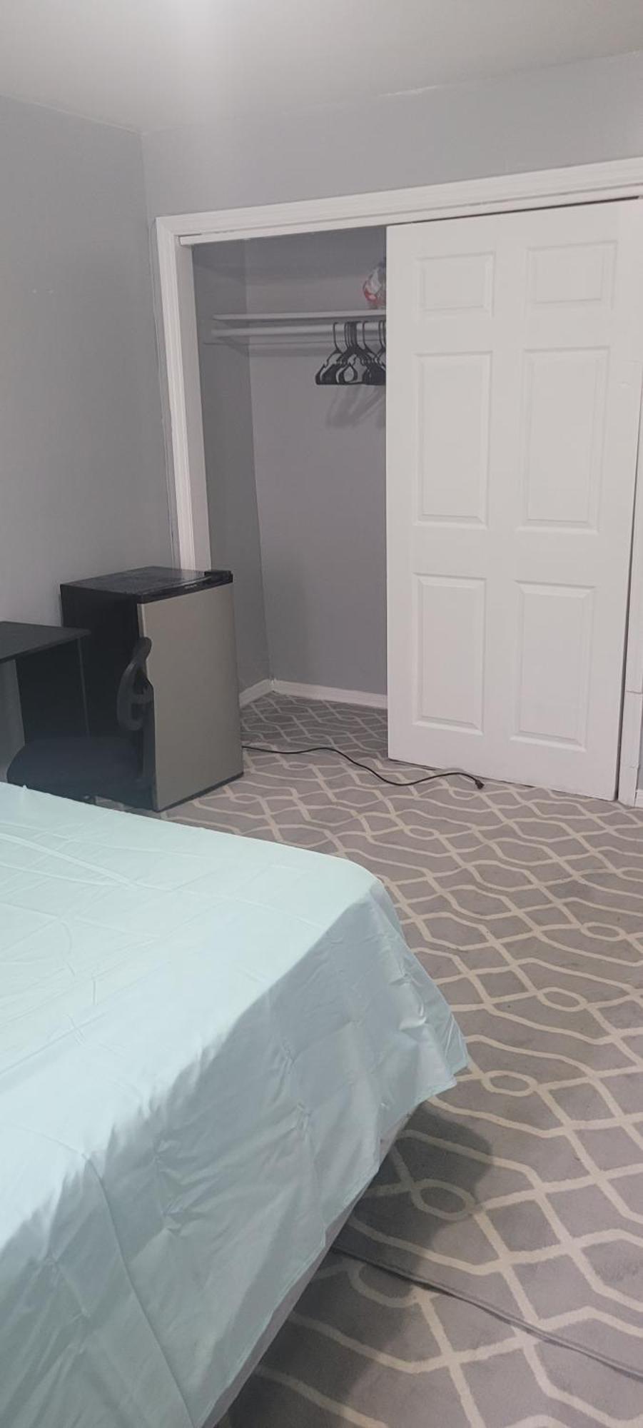 In A House With King Size Bed In A Landlord Hosted Three Bedroom *