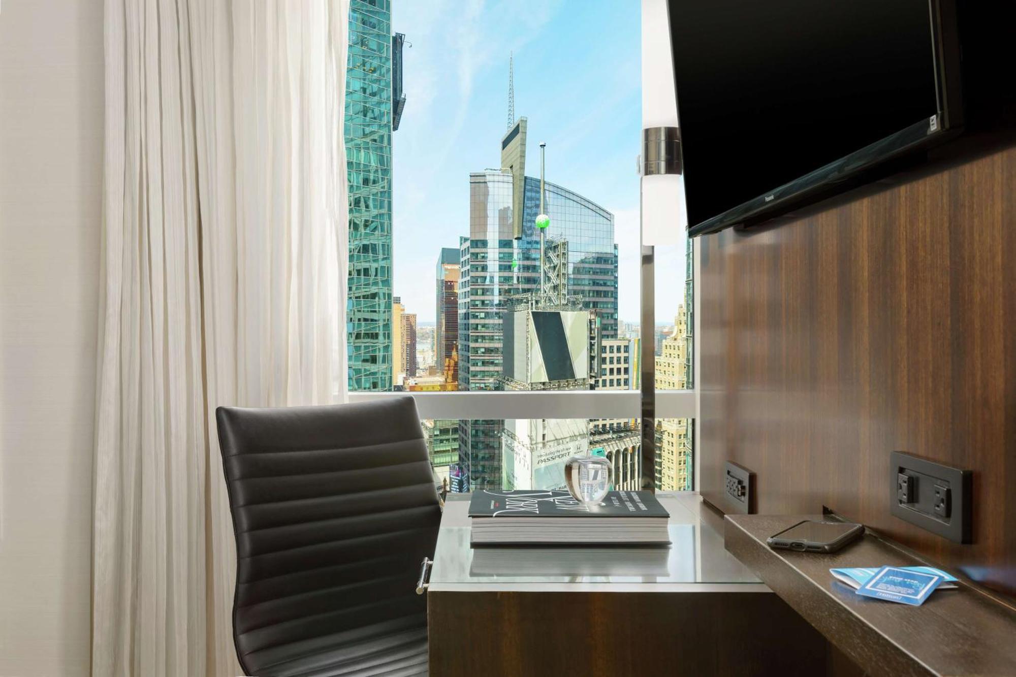 Hilton Garden New York/times Square 3*