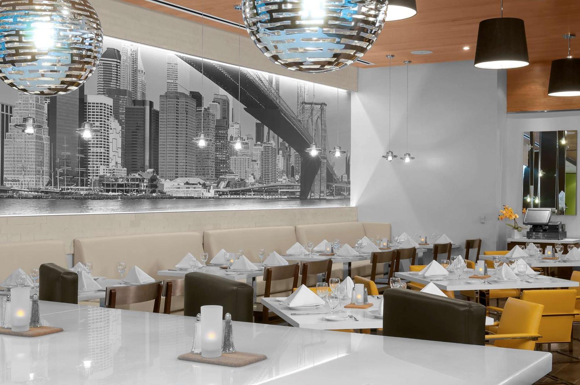 Hilton Garden Times Square 3*