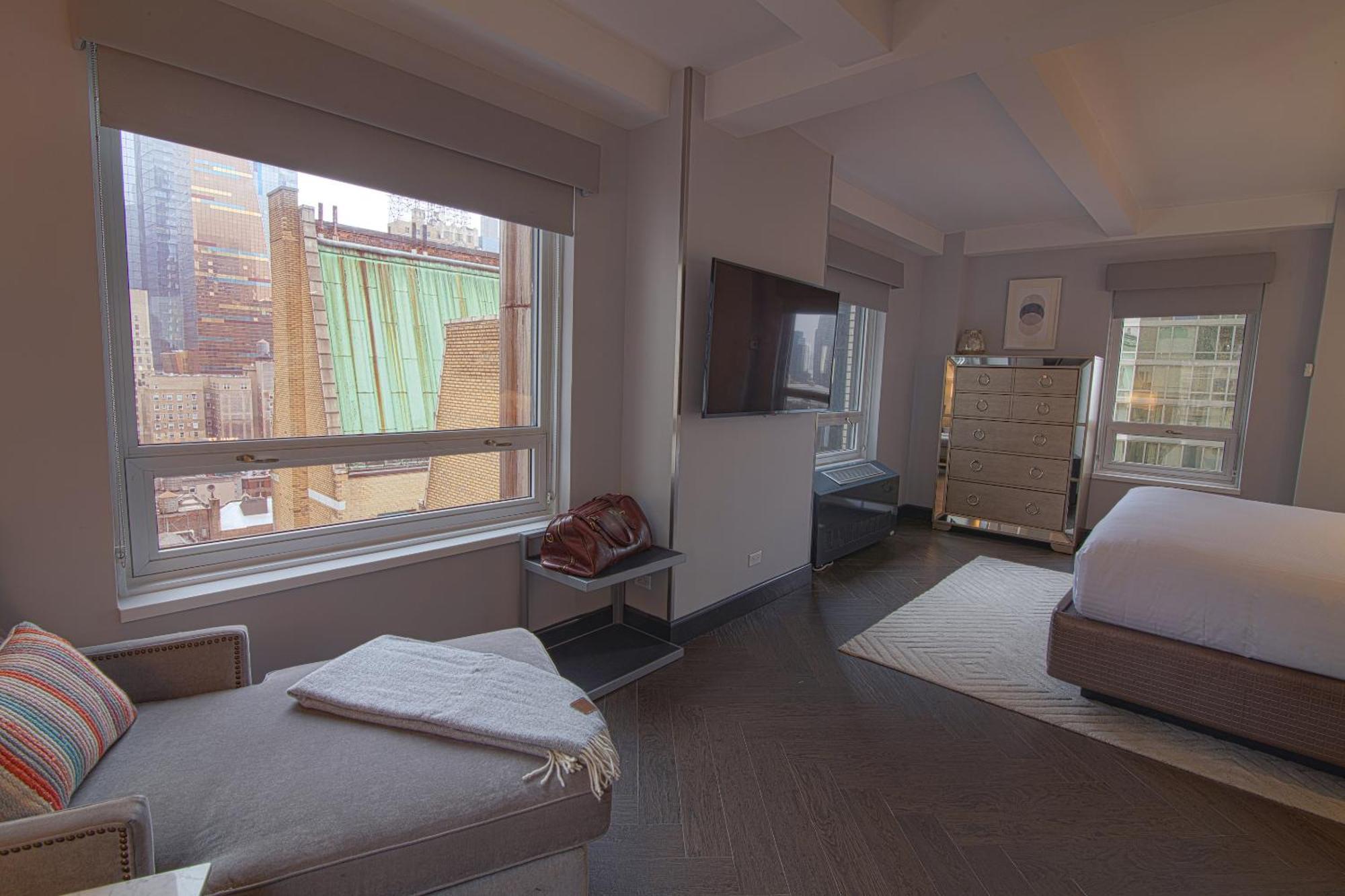 Edison Times Square 4*