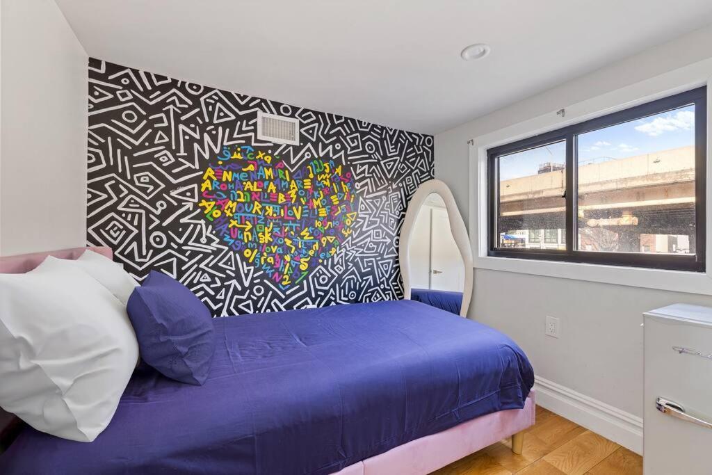 Free Parking - Sailor Moon Art Hse Williamsburg * Nueva York